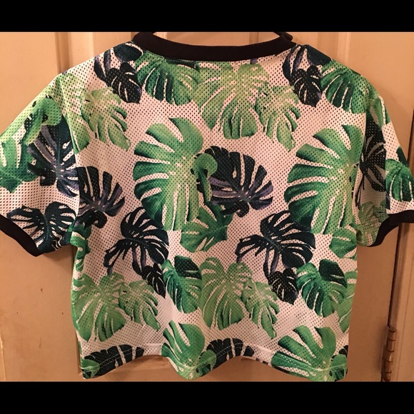 Forever 21 Green Leaf Design Half Top, Size S - Picture 2 of 2